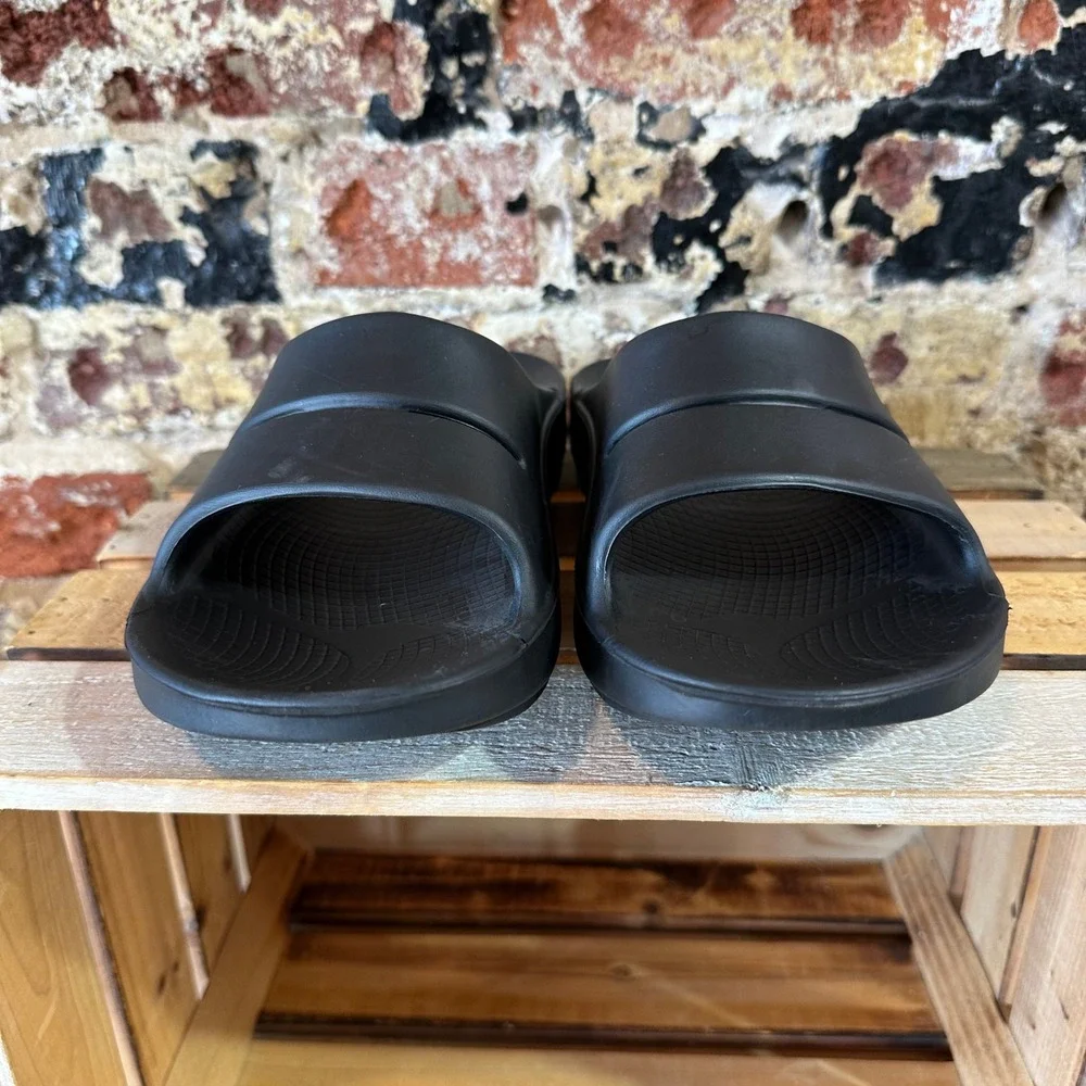 OOFOS OOYEA Unisex Recovery Sandals Black M8 W10 Slide Comfort Shoes